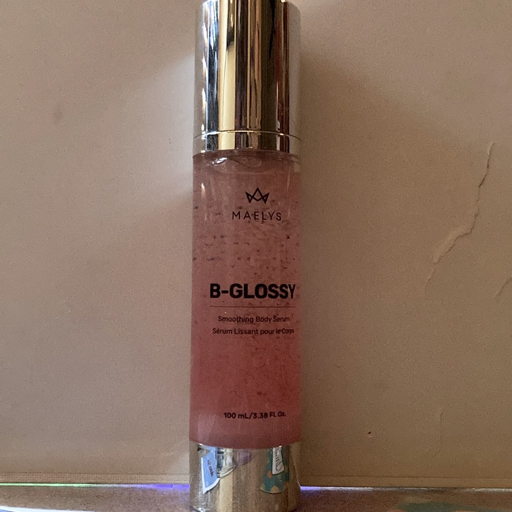 NWOT B GLOSSY SOOTHING BODY SERUM